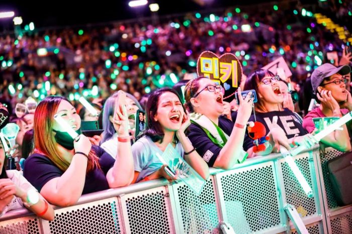 Kpop fanatik kamu tanda belum nih banget koreaboo Apakah Fans K-Pop Terlalu Fanatik?