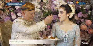 Syifa Hadju Tampil Anggun Berkebaya Biru dalam Prosesi Dulang Pungkasan dengan 7 Warna Payet