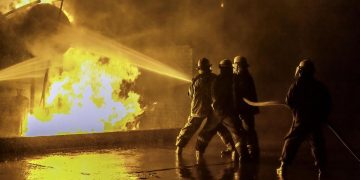 Perabotan dan Pakan Kucing di Tangerang Terbakar Hebat