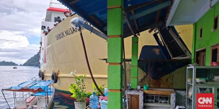 Kapal Tabrak Rumah Warga di Banda Neira