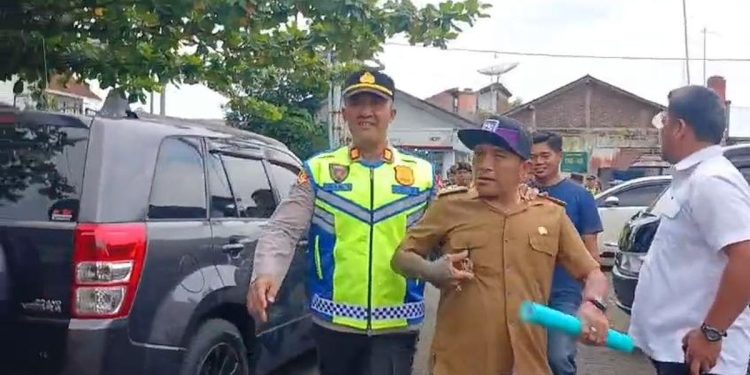 Rumah Kades Hoho Banjarnegara Diteror Molotov dan Mobil Terbakar