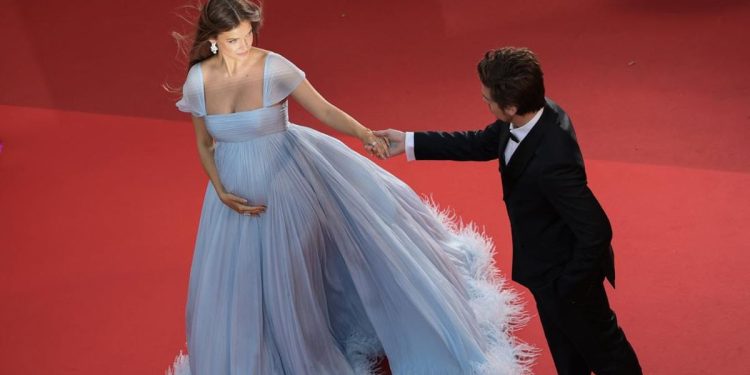 Palvin Tampilkan ‘Baby Bump’ di Cannes 2026