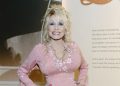 Dolly Parton Tunda Konser Residensi Lagi karena Masalah Kesehatan