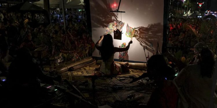 Perempuan Menguasai Panggung Wayang Kulit