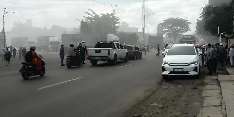 Warga Mengalami Sesak Nafas Akibat Ledakan Pabrik Kimia di Cilegon