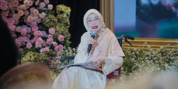 Luncurkan Buku Cermin Diri di Usia 85 Tahun, Sandiaga Uno Akui Ibunda Inspirasi
