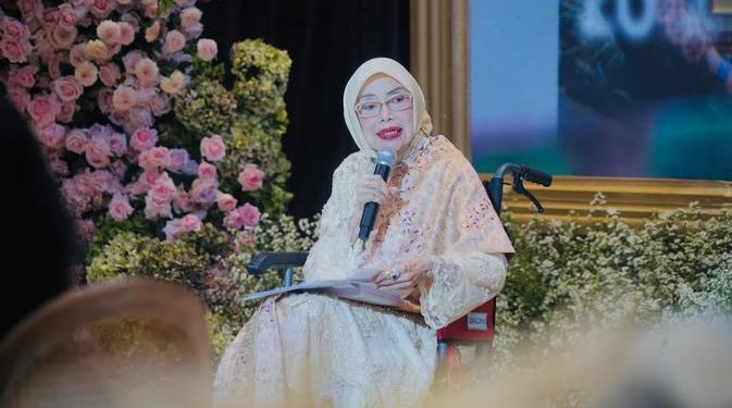 Luncurkan Buku Cermin Diri di Usia 85 Tahun, Sandiaga Uno Akui Ibunda Inspirasi