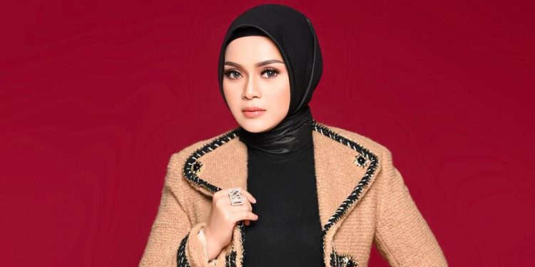 Jejak Karier Neng Dessy sebagai Penyanyi dan Direktur Utama Perusahaan Besar