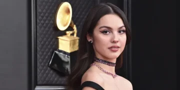 Olivia Rodrigo Mengungkap Kuping Kirinya Agak Tuli Sejak TK