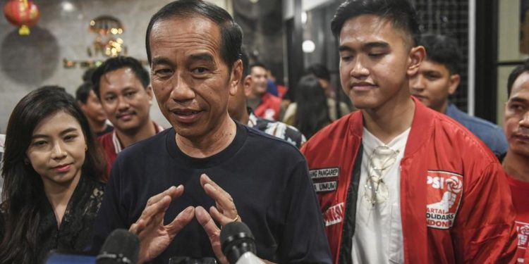 Kunjungi Lampung, Jokowi Kenakan Kemeja dan Topi dengan Logo PSI