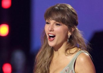 Taylor Swift Kembali ke Musik Country di Lagu OST Toy Story 5 I Knew It I Knew You
