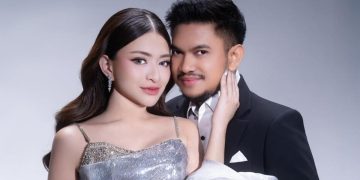 Nathalie Holscher dan Aripat Unggah Foto Berlatarkan Biru, Apakah Pernikahan Semakin Dekat?
