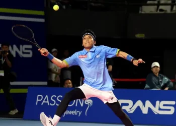 Desta Menjalani Operasi Setelah Cedera Mata Saat Bermain Padel
