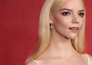 Pesona Anya Taylor-Joy di Penayangan Perdana Serial Lucky