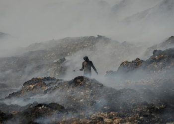 Api Selalu Membara di TPA Jatiwaringin Tangerang yang Tak Kunjung Padam
