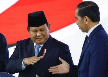 Prabowo Hormati Jokowi pada Acara HUT 80 Tahun Bhayangkara