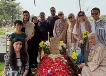 Potret Pemakaman Ayahanda Oleh Revalina S Temat