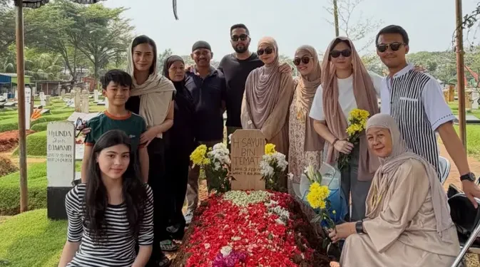 Potret Pemakaman Ayahanda Oleh Revalina S Temat