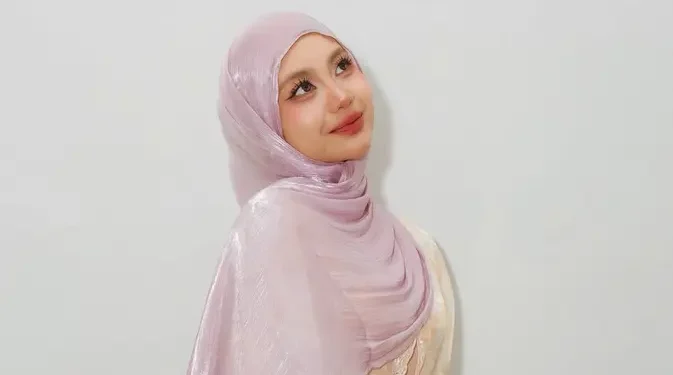 Ghea Indrawari Berhijab Saat Manggung di Tasikmalaya