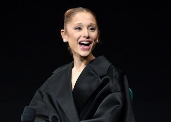 Ariana Grande Dapat Ajukan Panggilan Paksa untuk Mengungkap Identitas Hacker