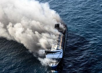 Detik-detik Kebakaran Kapal Mutiara Sentosa II di Perairan Sumenep