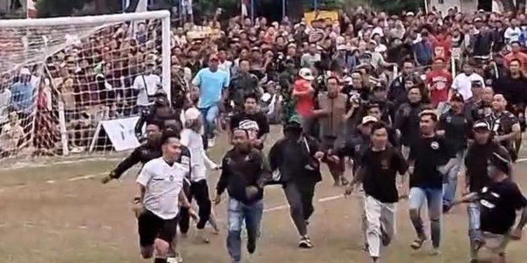 Suporter Keroyok Wasit Tarkam di Purbalingga Karena Tidak Terima Keputusan