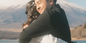 Jerome Polin dan Gracia Caroline di Jepang dengan Gunung Fuji sebagai Latar Belakang