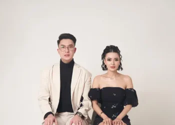 Wika Salim dan Max Adam Kamil Unggah Foto Latar Biru, Apakah Hari H Sudah Dekat?