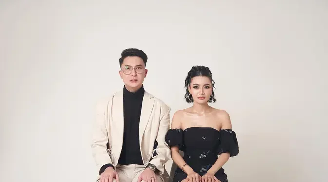 Wika Salim dan Max Adam Kamil Unggah Foto Latar Biru, Apakah Hari H Sudah Dekat?