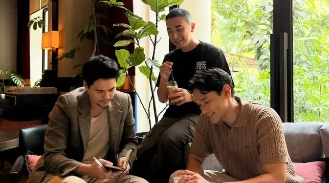 Afgan Dapat Inspirasi Lagu Aura di Toilet Kolaborasi Winky Wiryawan dan Maxime Bouttier
