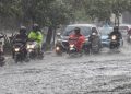 Jalan Mayor Oking Cibinong Tergenang Banjir Banyak Motor Terhambat