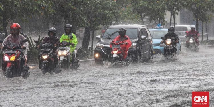 Jalan Mayor Oking Cibinong Tergenang Banjir Banyak Motor Terhambat