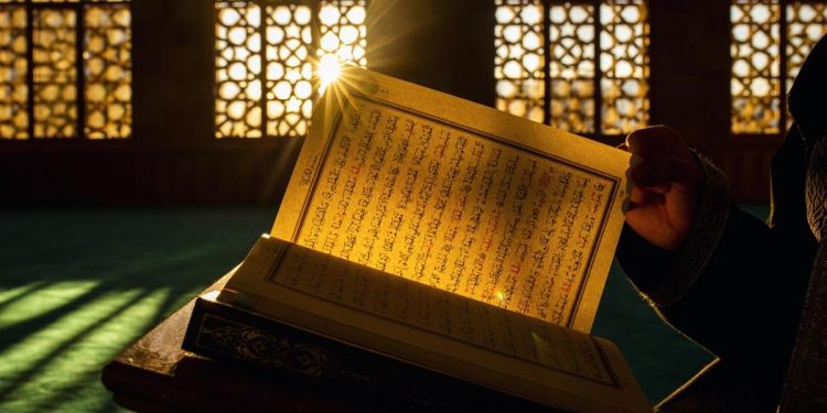 Pemuda Bondowoso Hancurkan Al-Quran Demi Uang Rp1 Juta