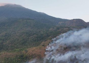 Karhutla Gunung Ciremai, Pemkab dan Pemprov Koordinasi Lakukan Water Bombing