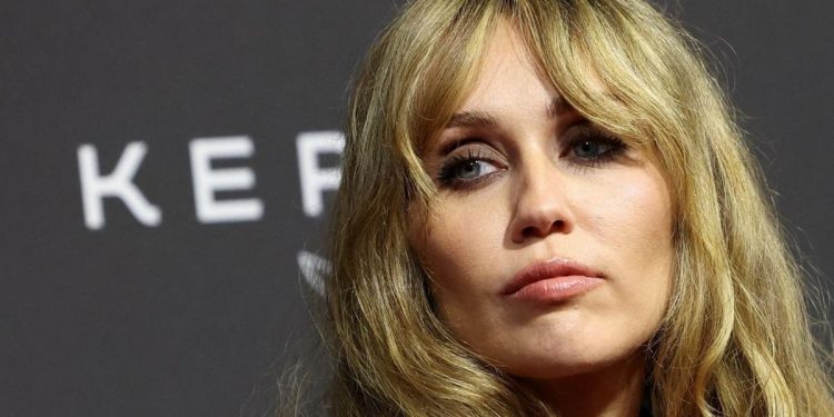 Album Baru Miley Cyrus Anjlok ke Posisi 157 setelah Mencapai Puncak