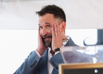 Noah Wyle Dinobatkan Sebagai Pria Tertampan Hidup 2026 Versi Majalah People