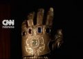 Replika Sarung Tangan Infinity Thanos di Avengers Akan Dilelang